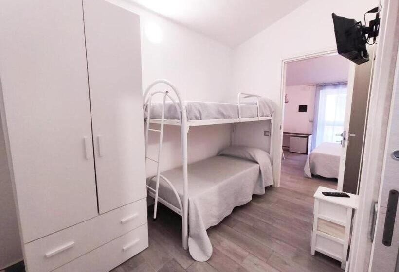 اتاق خانوادگی, B&b Capo Rizzuto Fronte Mare