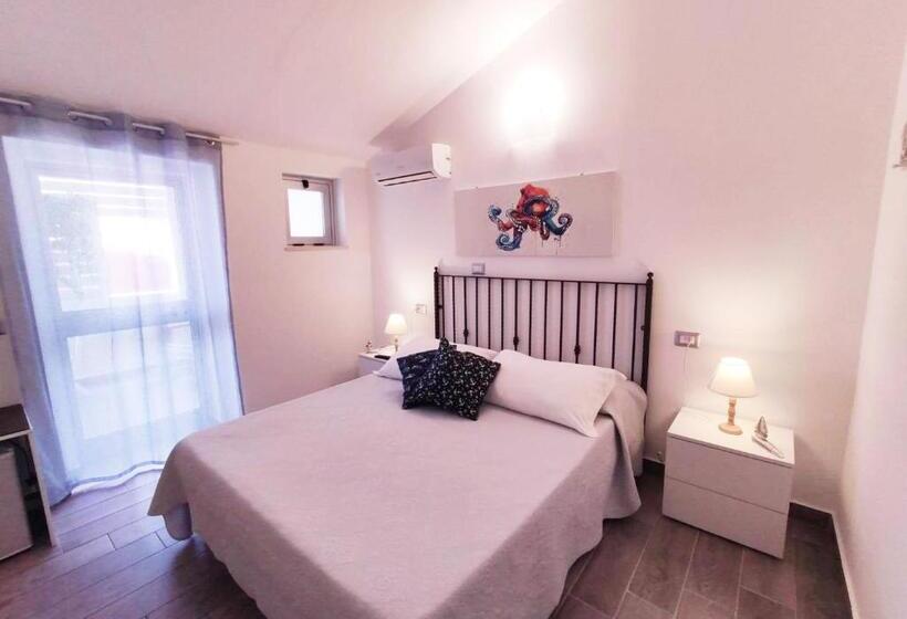 اتاق خانوادگی, B&b Capo Rizzuto Fronte Mare