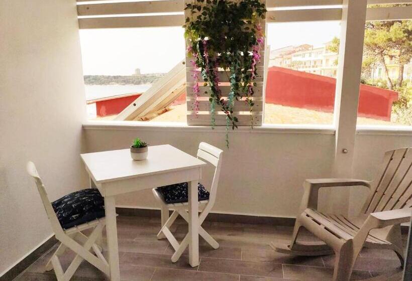 اتاق خانوادگی, B&b Capo Rizzuto Fronte Mare