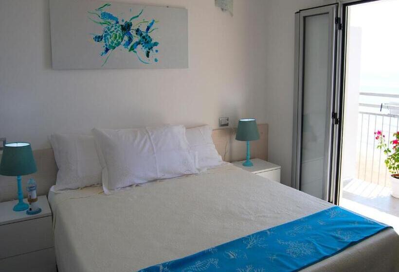اتاق استاندارد با بالکن و چشم‌انداز دریا, B&b Capo Rizzuto Fronte Mare