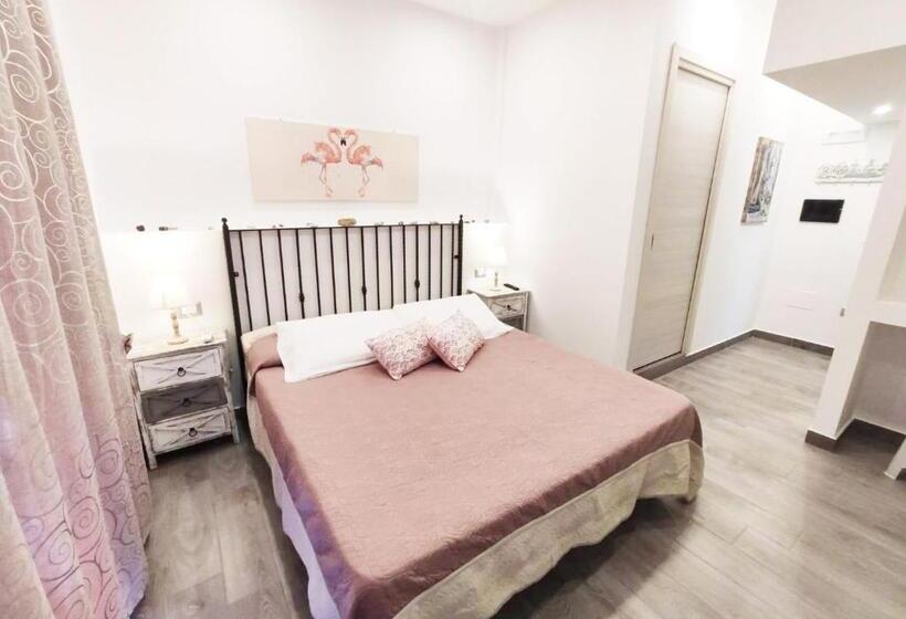 اتاق لوکس با بالکن و چشم‌انداز دریا, B&b Capo Rizzuto Fronte Mare