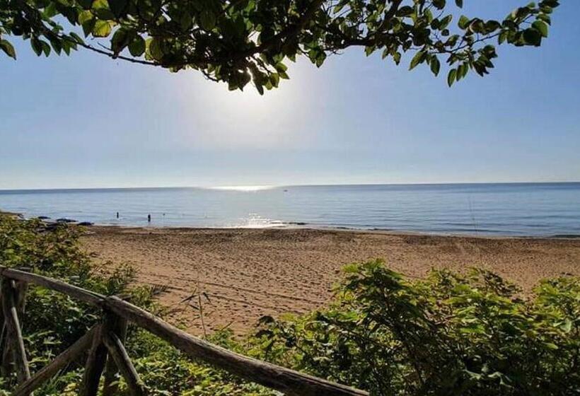 اتاق لوکس با بالکن و چشم‌انداز دریا, B&b Capo Rizzuto Fronte Mare
