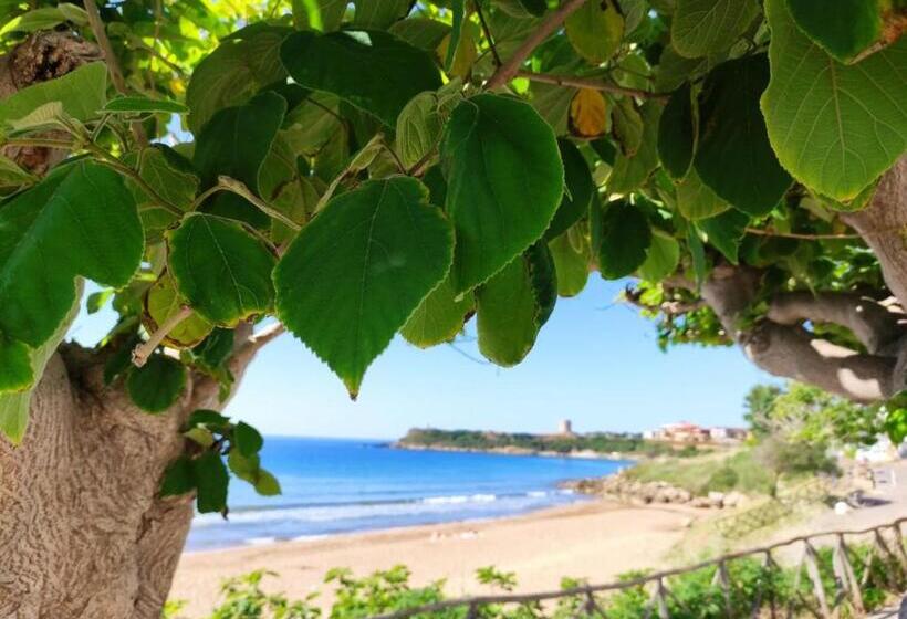 اتاق خانوادگی, B&b Capo Rizzuto Fronte Mare