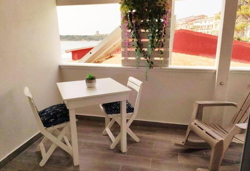 اتاق خانوادگی, B&b Capo Rizzuto Fronte Mare