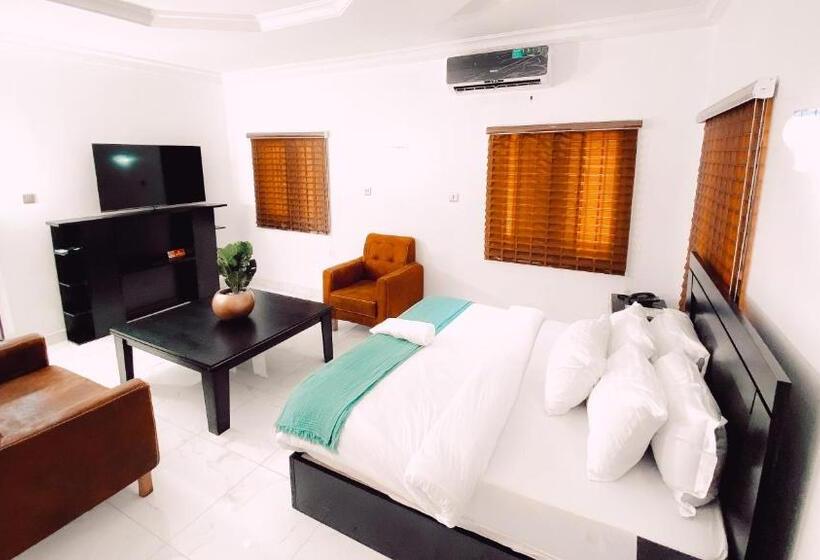 اتاق لوکس با تخت بزرگ, Royal Court Lounge & Boutique