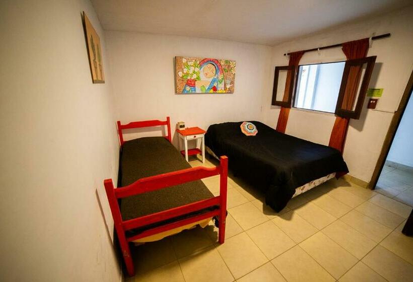 اتاق استاندارد سه نفره, Huaka Hostel