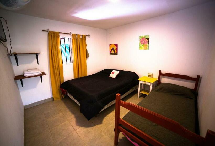 اتاق استاندارد سه نفره, Huaka Hostel