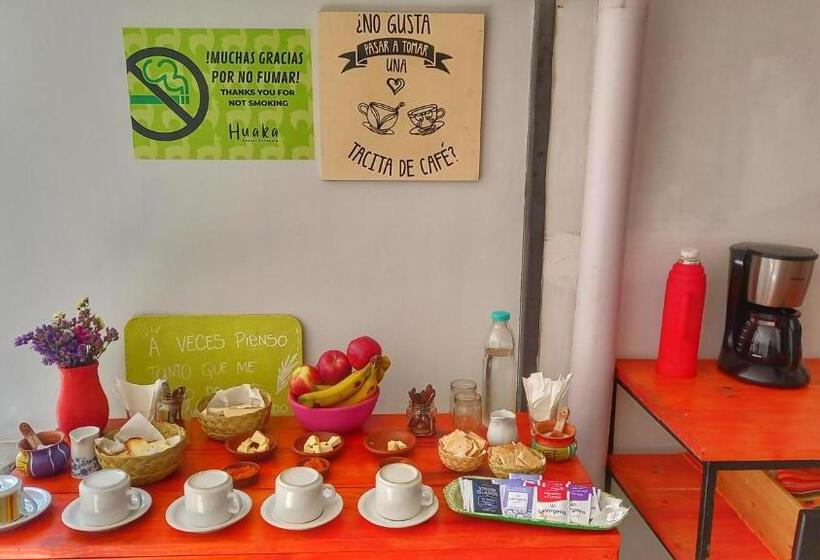 اتاق استاندارد سه نفره, Huaka Hostel