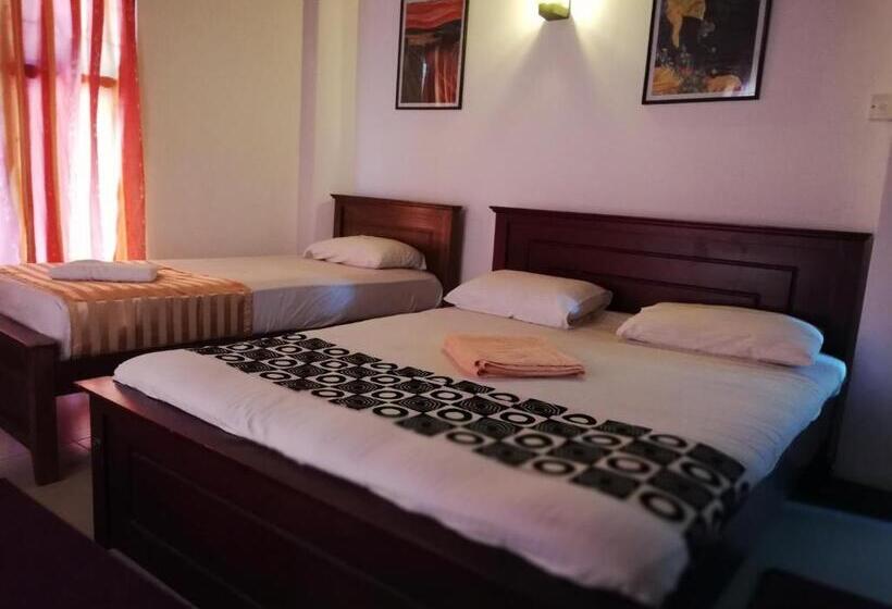 Quarto Triplo Estandar, Days Inn B/b