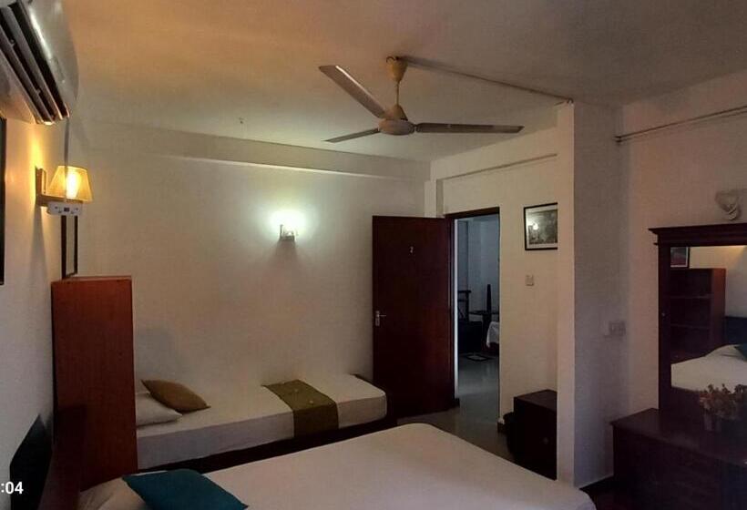 Quarto Triplo Estandar, Days Inn B/b