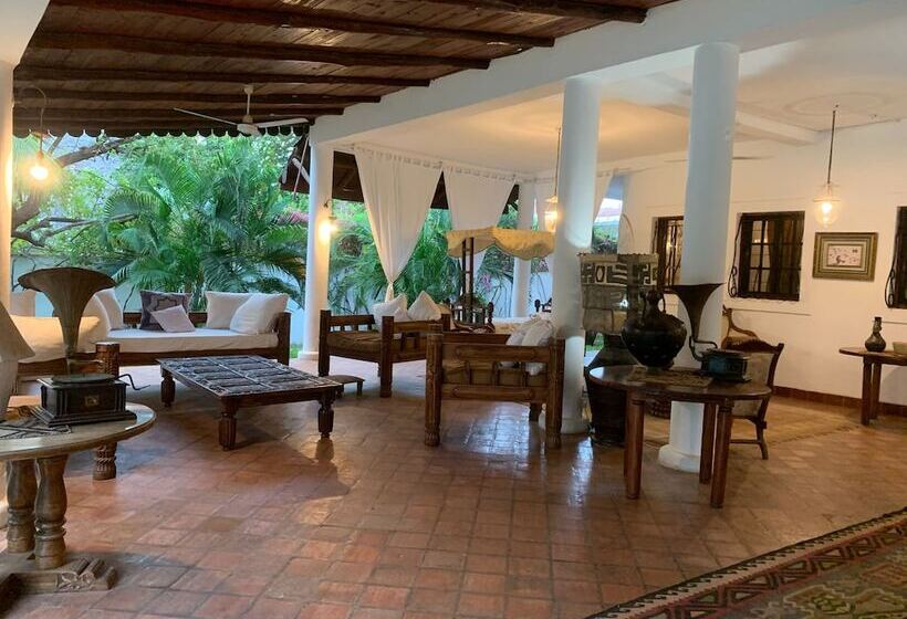 ویلای لوکس 1 خوابه, Kenyan House Malindi