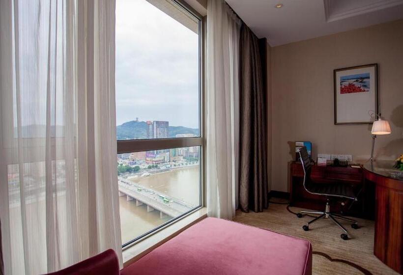 Номер Deluxe, Ramada Plaza Shaoguan City Centre