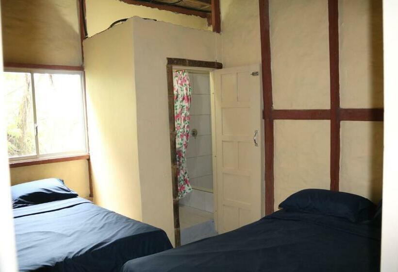 اتاق استاندارد چهار تخته, Check Inn Olón