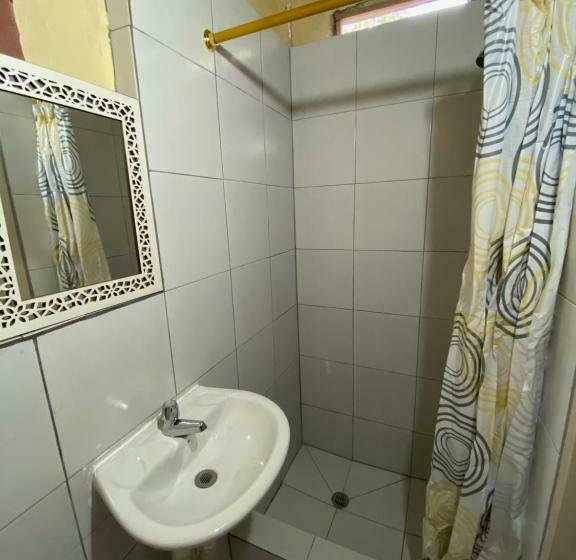 اتاق استاندارد چهار تخته, Check Inn Olón