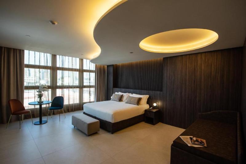 اتاق لوکس خانوادگی, Gold Tower Lifestyle