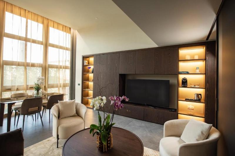 سوییت اجرایی, Gold Tower Lifestyle