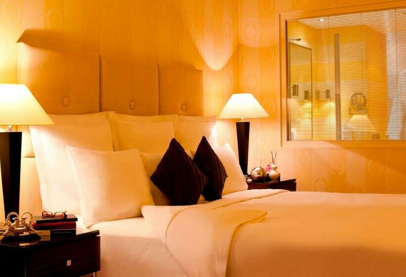 Club Room King Bed, Renaissance By Crystall