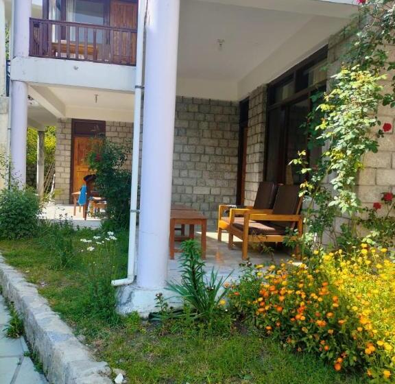 ガーデンビュースタンダードルーム, Tourist Hotel 10 Minutes Walking Distance From The Mall