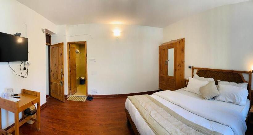 バルコニー付きデラックスルーム, Tourist Hotel 10 Minutes Walking Distance From The Mall