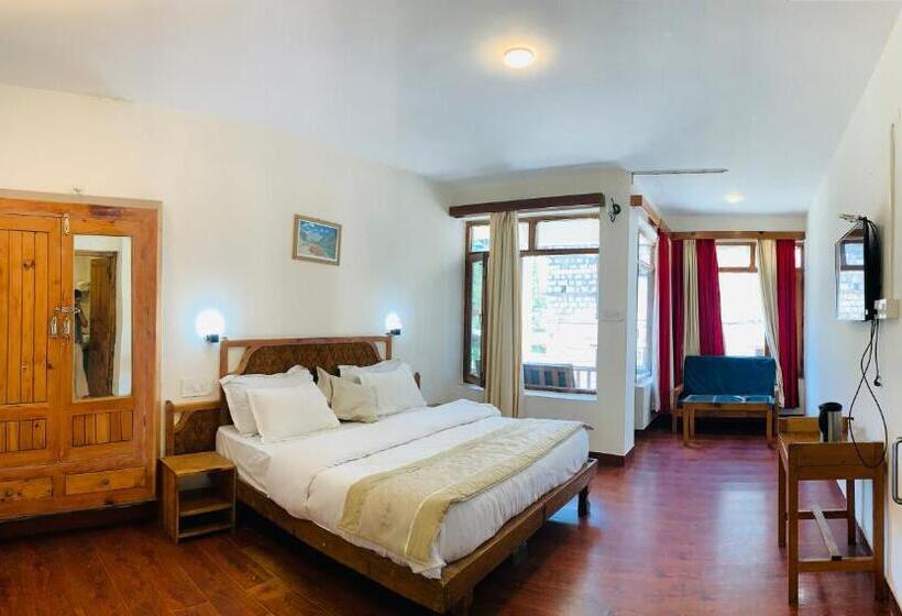 バルコニー付きデラックスルーム, Tourist Hotel 10 Minutes Walking Distance From The Mall