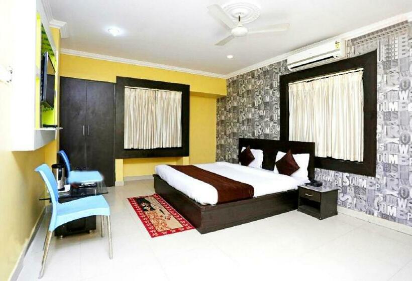 اتاق لوکس با تخت بزرگ, Sai Sandpiper Puri Near Sea Beach Wifi & Restaurant Facilities  Best Choice Of Travellers By Morserv