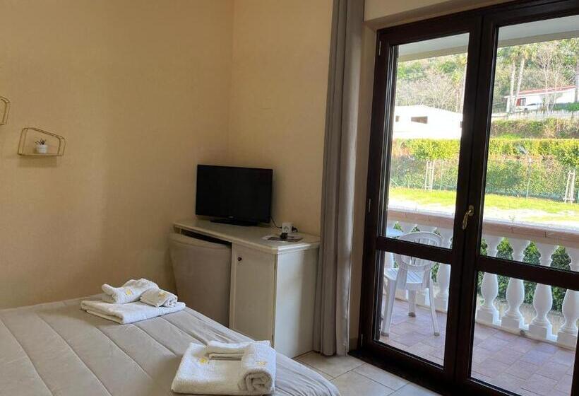 غرفة قياسية سرير كينج, Residenza Domus Aurea Tropea  Vista Mare