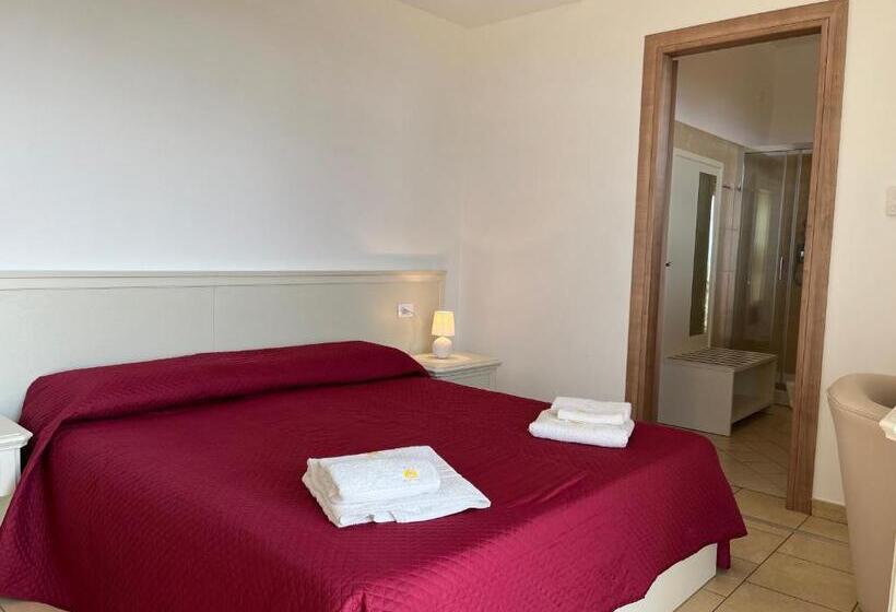 غرفة قياسية مزوَّدة بتراس, Residenza Domus Aurea Tropea  Vista Mare