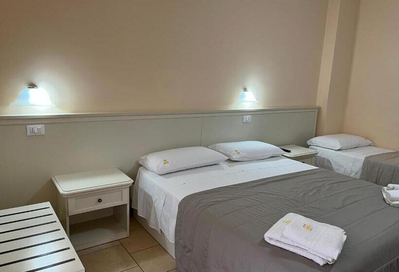 غرفة كومفورت ثلاثية, Residenza Domus Aurea Tropea  Vista Mare