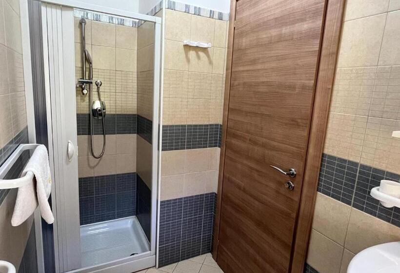 غرفة كومفورت ثلاثية, Residenza Domus Aurea Tropea  Vista Mare