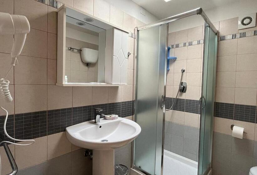 غرفة ديلوكس مطلّة علي البحر مزوَّدة بشُرفة, Residenza Domus Aurea Tropea  Vista Mare