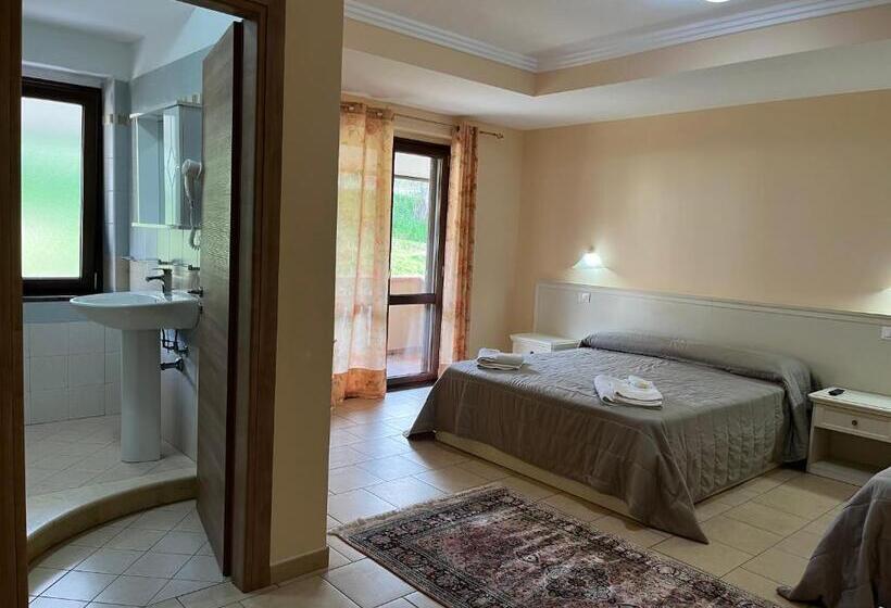 غرفة ديلوكس ثلاثية مطلة على البحر, Residenza Domus Aurea Tropea  Vista Mare