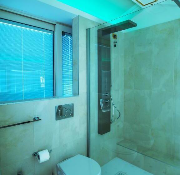 اتاق استاندارد با تخت دو نفره بزرگ, Opera Arte Rooms