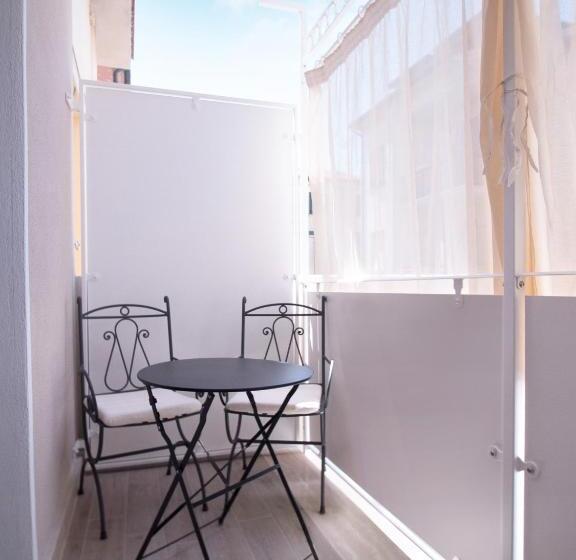 اتاق سوپریور با بالکن, Opera Arte Rooms