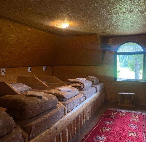 کلبه ییلاقی, Pinetrees Lodge