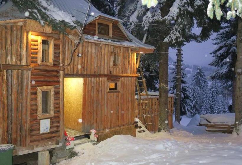 کلبه ییلاقی, Pinetrees Lodge