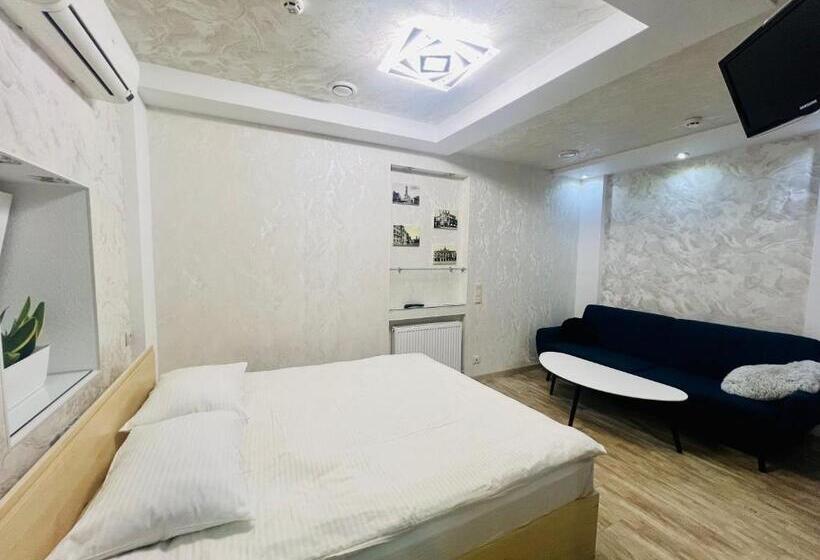 주니어 스위트, Kharkovlux