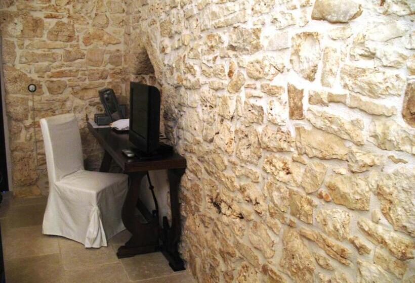 اتاق استاندارد با چشم‌انداز باغ, Masseria Boezio Ostuni