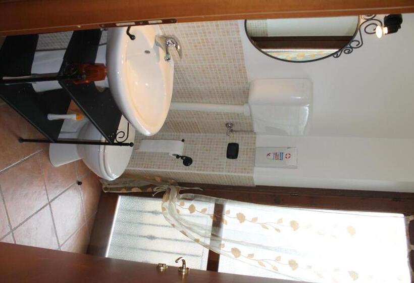 Номер Стандарт Трехместный, Piccola Perla Guest House