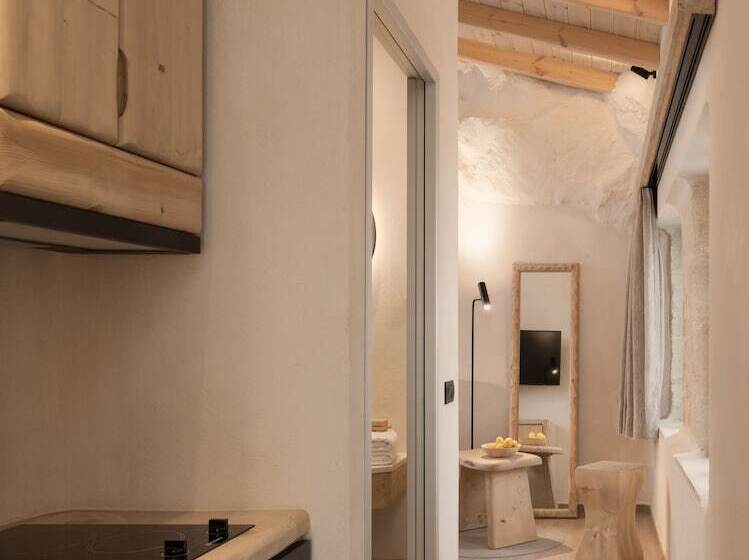 Полулюкс Вид на Бассейн, Manili Boutique Suites & Villas