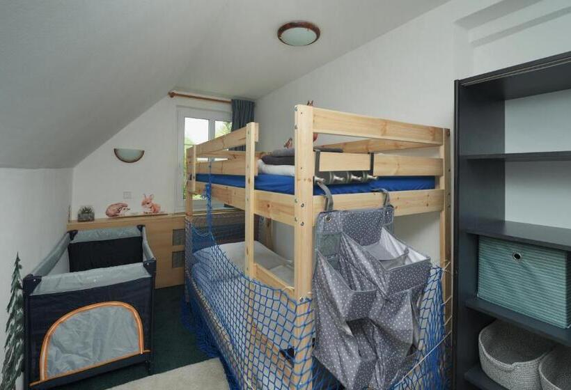 חדר סטנדרט לארבעה, Astoria Inn
