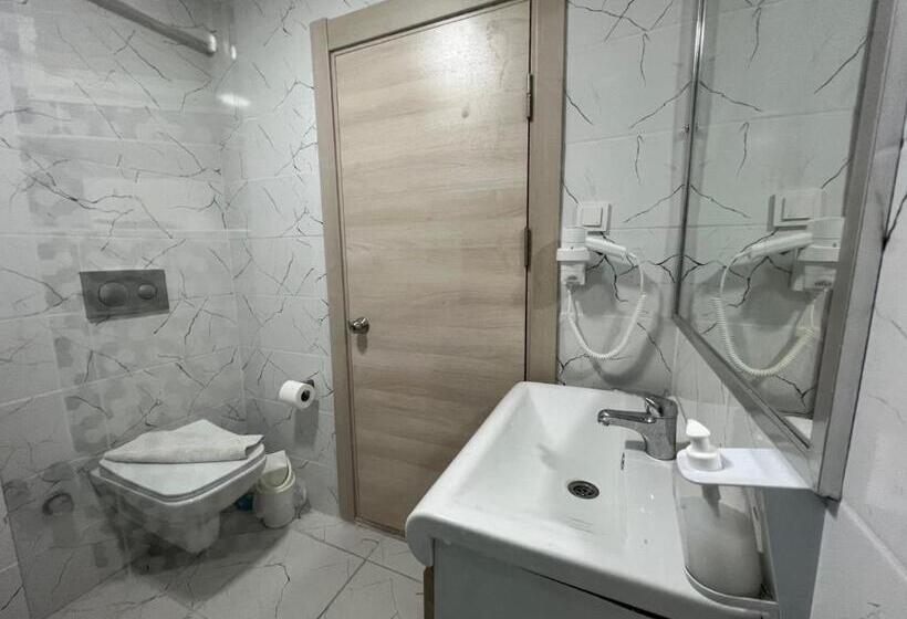 Quarto Triplo Estandar, Ibrahim Bey