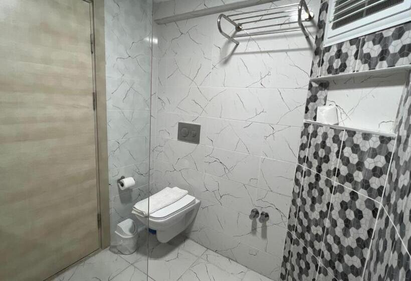 Quarto Triplo Estandar, Ibrahim Bey