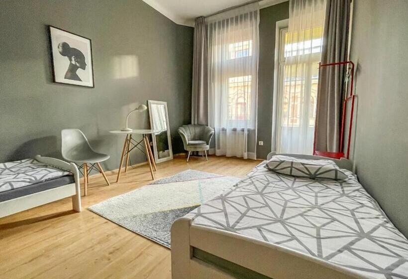 Номер Стандарт Совместная Ванная, Moon Hostel Warszawa