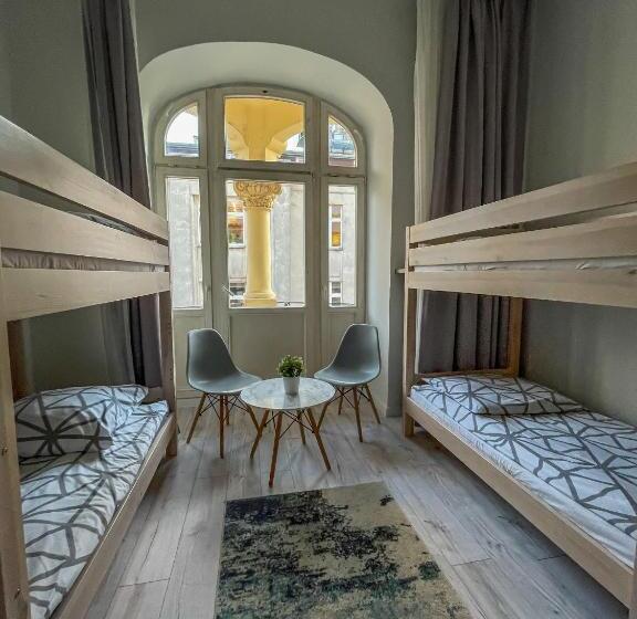 Номер Стандарт Четырехместный Совместный Санузел, Moon Hostel Warszawa