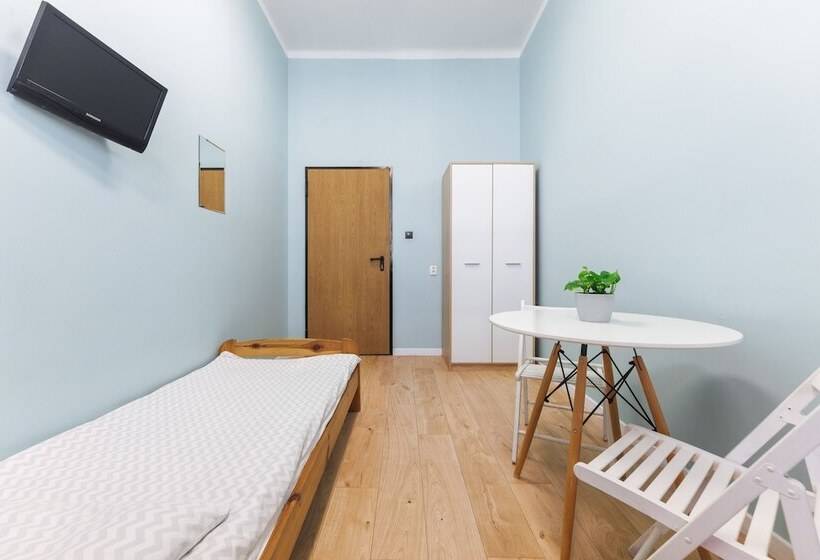 Кровать в Общей Комнате, Moon Hostel Warszawa
