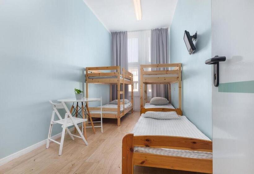 Кровать в Многоместном Номере с Общей Ванной, Moon Hostel Warszawa