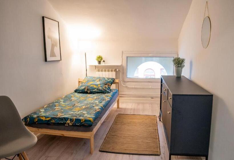 Номер Стандарт Индивидуальный Совместная Ванная, Moon Hostel Warszawa