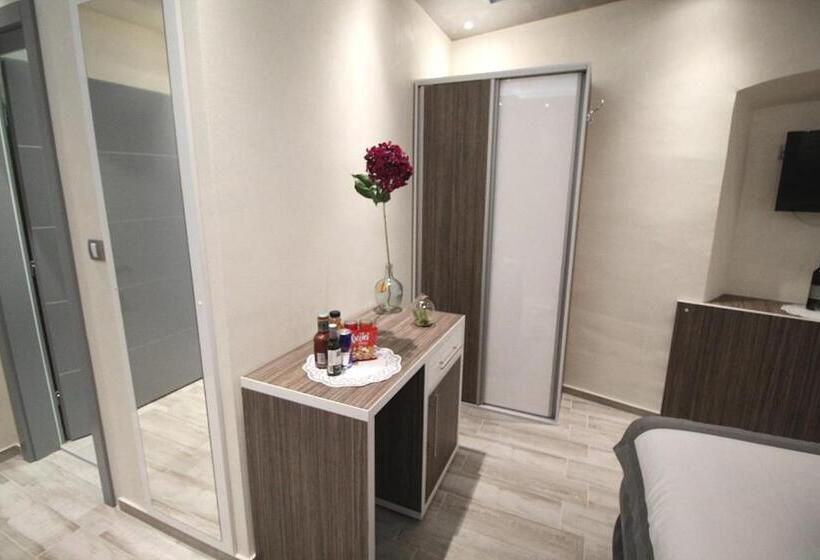 اتاق سوپریور با تخت بزرگ, Sette Stanze
