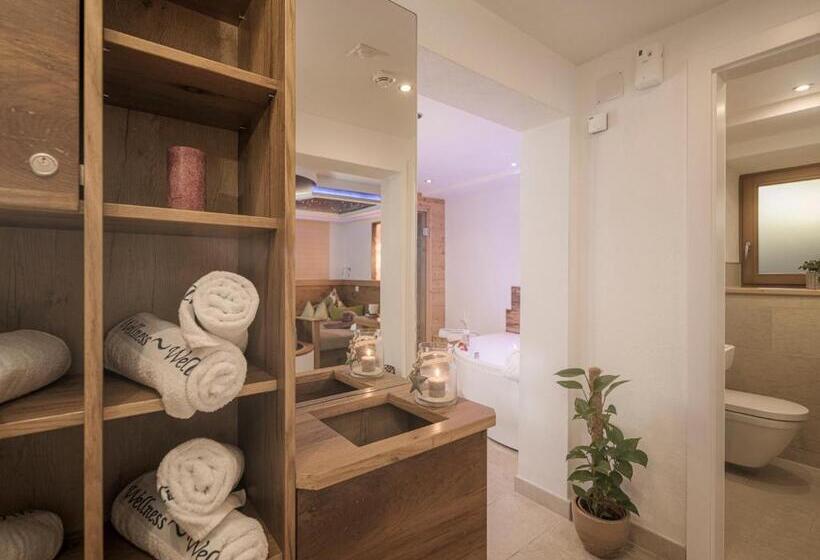 کلبه ییلاقی, Apart Central – Premium Mountain&garden