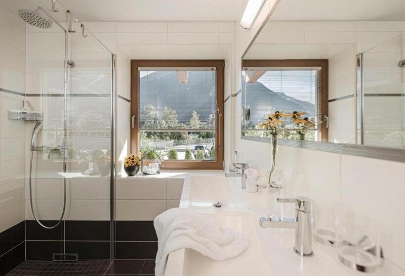 کلبه ییلاقی, Apart Central – Premium Mountain&garden
